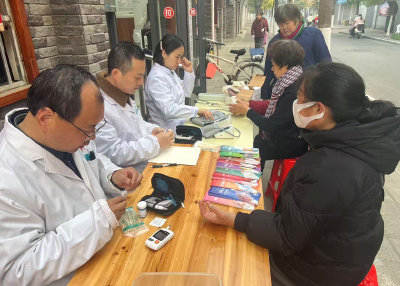 健康荆州 | 清风送暖护安康 义诊践廉显初心