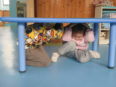 荆州经开区鱼农桥街道中心幼儿园开展地震安全主题教育活动