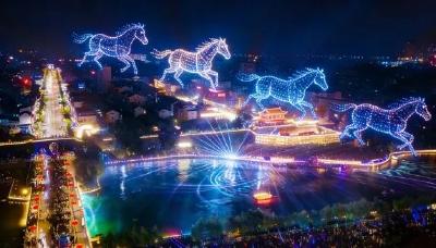 先睹为快！今晚9点，东门上空“万马奔腾”