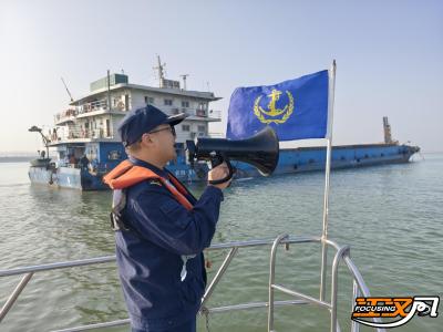 水位持续回落！长江荆州段疏浚黄金水道