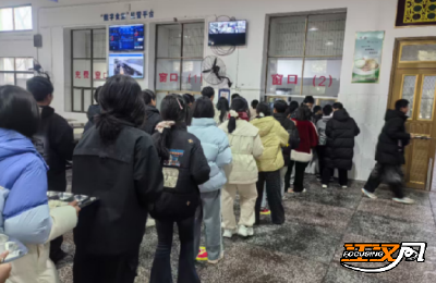 江陵：明厨亮灶守安全 解锁校园新“食”尚