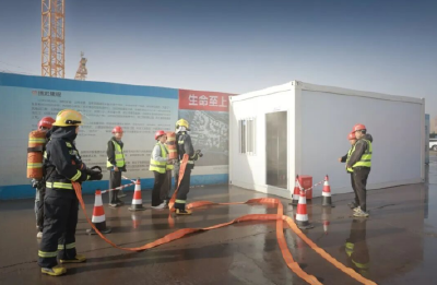 荆开建工联合消防大队开展实战演练 筑牢冬季施工“防火墙”