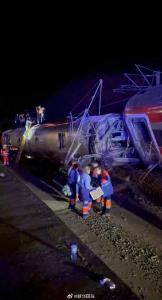 西班牙发生高铁脱轨相撞事故