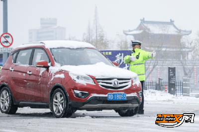 迎战低温雨雪天气 | “以雪为令” ！荆州公安机关除冰雪保通畅护平安
