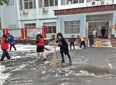 迎战低温雨雪天气 | 荆州市第一社会福利院全员出动除冰雪 温情守护“一老一小”安然过冬