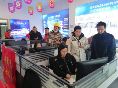 监利市“窗口前移”为商业综合体“上门办证”   65户商户足不出户拿执照