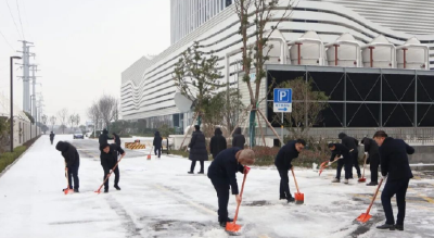 江陵城发集团鏖战风雪一线