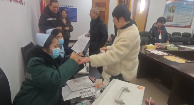 荆州：寒冬献血显担当 党员干部在行动