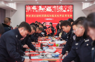全省公安机关“万福迎春”文化下基层活动走进荆州公安