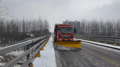 迎战低温雨雪天气 | 石首市公路建设养护中心紧急行动筑牢交通安全屏障