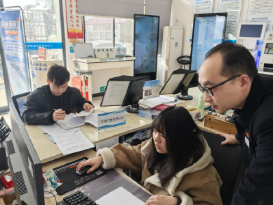 主动上门解“心结”！荆州“荆小登”服务队破解20余年不动产办证难题