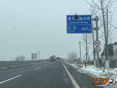 荆州区公路部门：连续作战除冰雪 确保群众出行安全