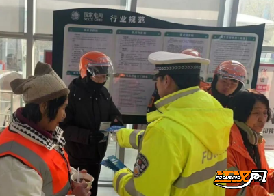 荆州交警为户外劳动者送上交通安全“必修课”