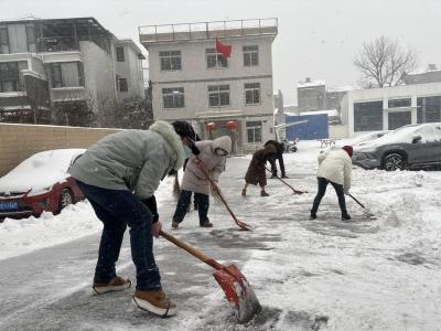 迎战低温雨雪天气 | 荆州区郢城镇河套社区：干群同心破坚冰 合力护航暖民心
