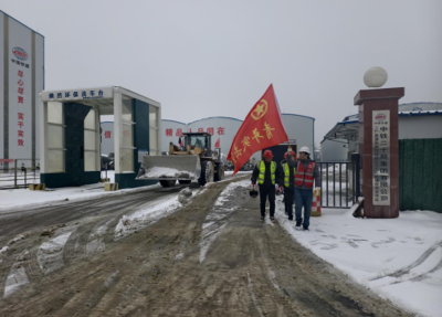 闻雪而动！二广高速荆州绕城段青年突击队“热雪”奋战