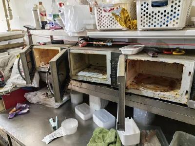 灶台肮脏不堪、厕所与厨房联通……这些“幽灵外卖”被骑手果断举报！