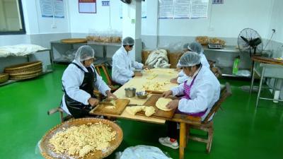 江陵谭巷村：谭家铺子“黄豆酥” 家门口实现就业增收