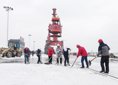 迎战低温雨雪天气 | 荆州港务集团全力应对  确保港口安全与效率