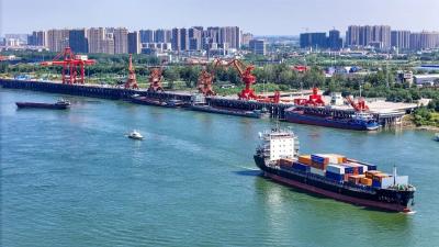 荆州港，正式迈入“亿吨大港”时代！