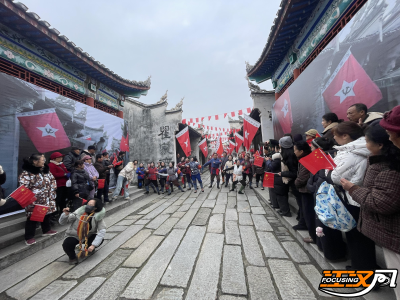 洪湖瞿家湾：红色沉浸式演出点燃新年文旅热潮  