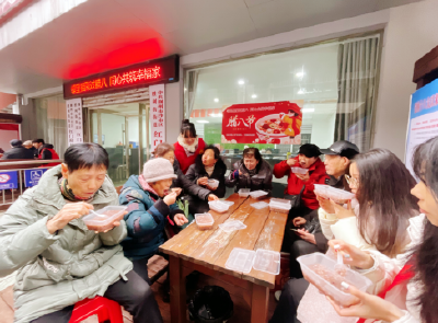 沙市区红门路社区：邻里相聚过腊八 同心共筑幸福家