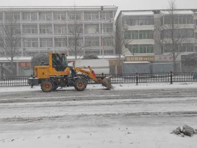 迎战低温雨雪天气 | 荆州市中心城区城管系统连续奋战保障道路交通