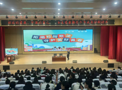 送法进校园，七年级少年争把“法官”当偶像