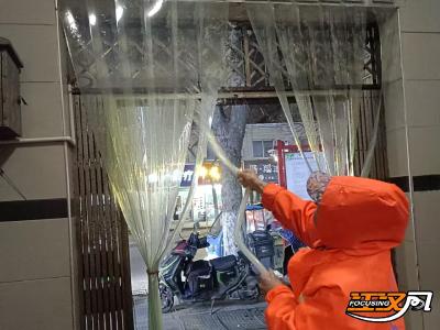 【办实事 在行动】节后“净”行时：沙市城管开展公厕夜间深度保洁