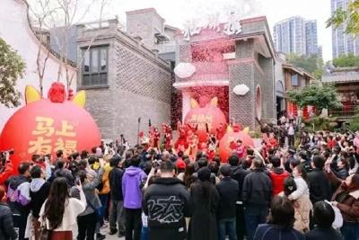 多地官宣春节期间公交、地铁、停车场免费！