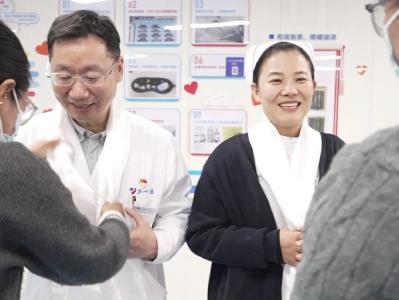 寒冬腊月，这位藏族阿姐跨越3000公里，直奔荆州！