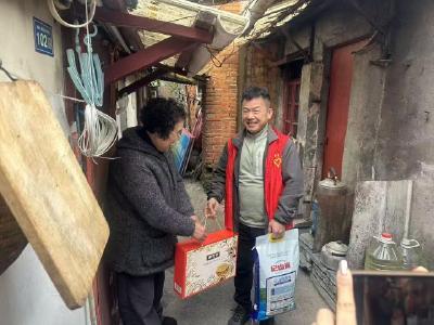 荆州区西城街道：政企同心传温暖 新春慰问暖人心
