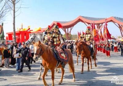 太震撼！“楚王”率百人仪仗巡游荆州~ 