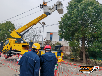 新春走基层丨机器人“电工”上岗 带电接火守护企业用电