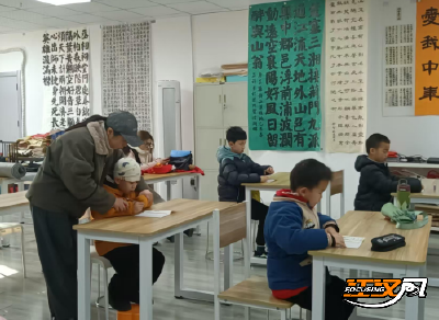 沙市区文化宫社区：墨香润童心 笔韵传文明
