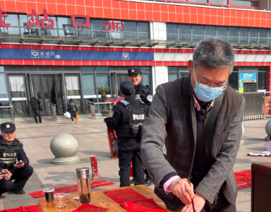 【全民写春联】名家朱道卫以笔墨传福，绘荆楚年味