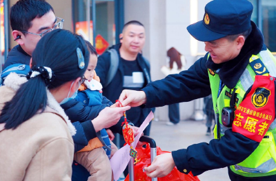 荆州交通执法以“福”为媒，于春运潮涌中织就治理与温情“双面绣”