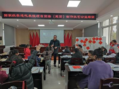 楚韵课堂习竹编技艺 简牍雅韵传荆楚文明