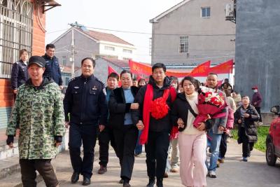 荆州这姐弟俩的拥抱，看哭了….