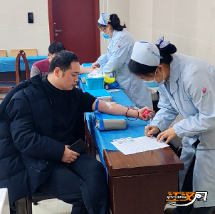 荆州：职工无偿献血 诠释医者仁心与社会担当
