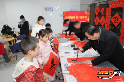 沙市区武德路社区：墨香满托管 福字迎新春