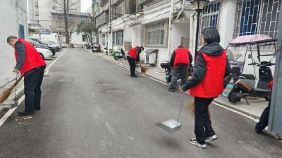 荆州区通会桥社区：清洁院落迎新春  志愿敬老暖人心