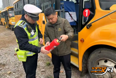 杜绝带病车上路！荆州交警开展校车安全专项检查