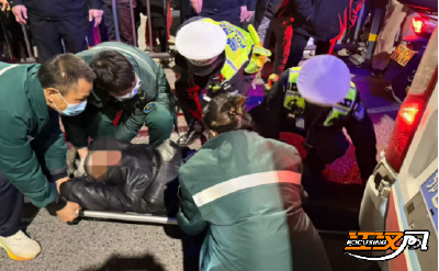 暖心“警”色！老人突发疾病，荆州交警火速救援