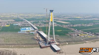 重点项目追踪｜观音寺长江大桥中跨首节钢箱梁成功吊装