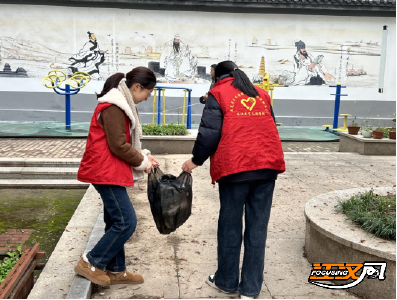 荆州区东城街道携手长江大学文理学院马院开展环保志愿服务