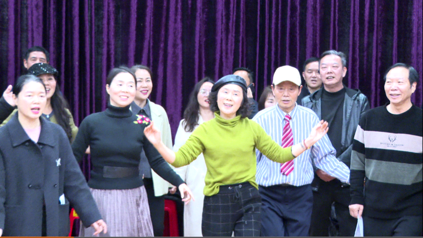 石首“月月欢”志愿服务项目：青春歌声暖夕阳