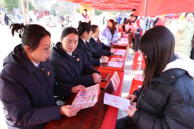 公安法院开展妇女节普法宣传活动