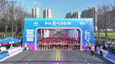 1.6万名跑友在最美马拉松赛道里 跑进春天