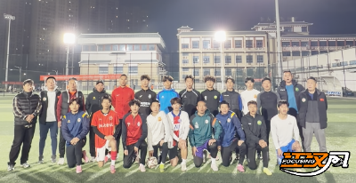 万众一心 助威出征  江汉风球迷助威团正在集结