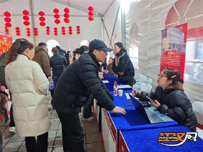 荆州经开区春风行动举行 96家企业现场揽才